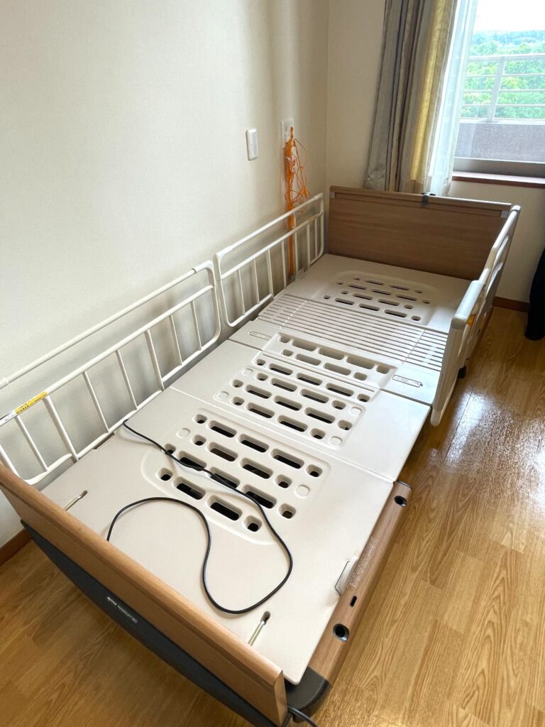 住宅型有料老人ホーム〈グッドタイムリビング千葉みなと／海岸通〉の居室設備　ベッド